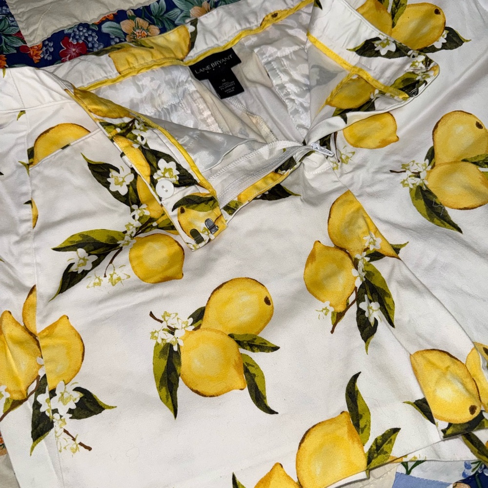 Lane Bryant Lemon Print Women's Shorts - Picture 14 of 14